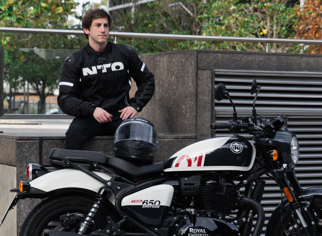 Campera NTO Striker Hombre Negro